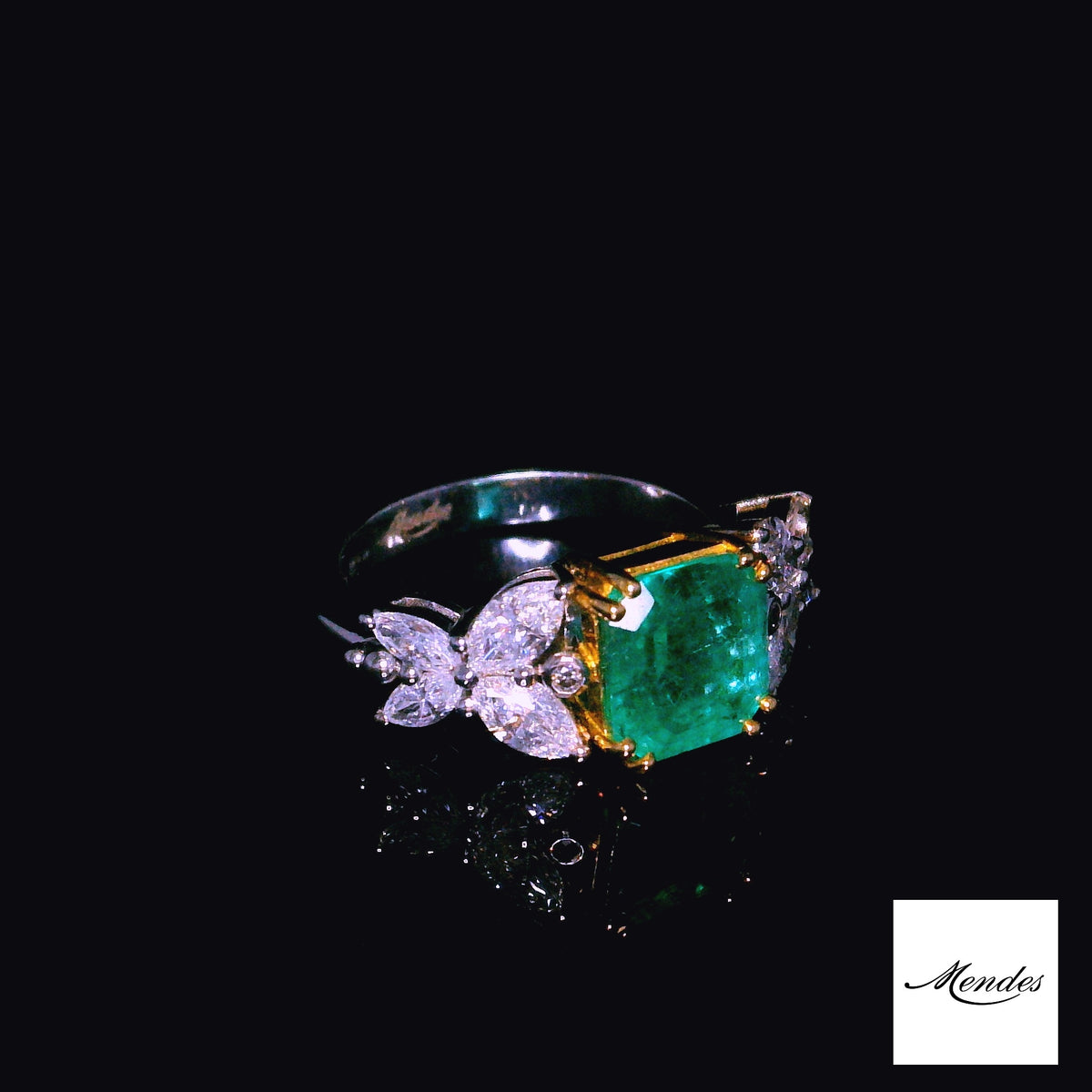 Anello con Smeralo e Diamanti - Mendes Gioielli srl